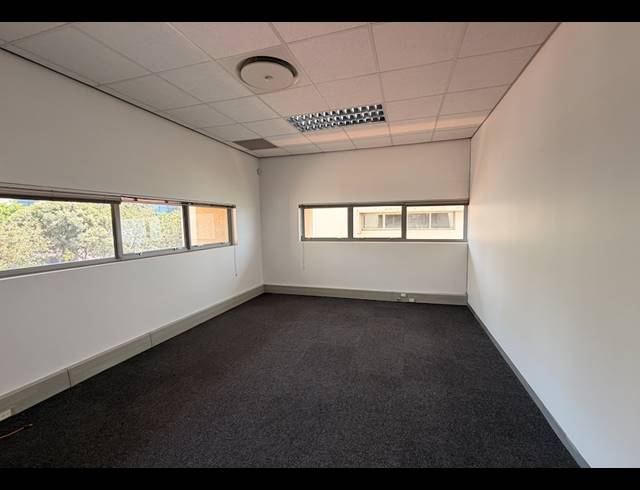152M² OFFICE TO LET IN UMHLANGA RIDGE